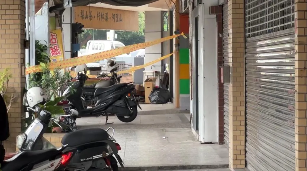台中市西區五權西路一間茶葉行9日凌晨發生嚴重車禍。（圖／翻攝畫面）