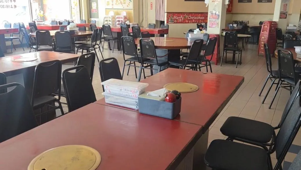 72歲羅姓女員工在屏東潮州知名牛肉料理店牛大福工作多年。（圖／翻攝畫面）