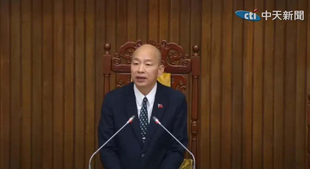 柯建銘還把砲火對向立法院長韓國瑜。（圖／中天新聞）