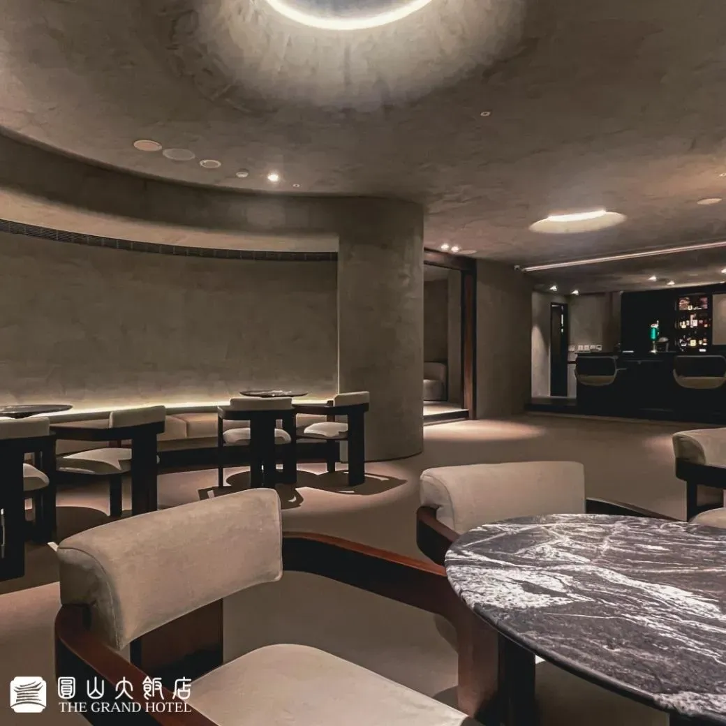 圓山覓到酒吧2月14日當天指定時段每位消費850元加一成服務費,即享暢飲情人節特調Punch。(圖/圓山大飯店提供)