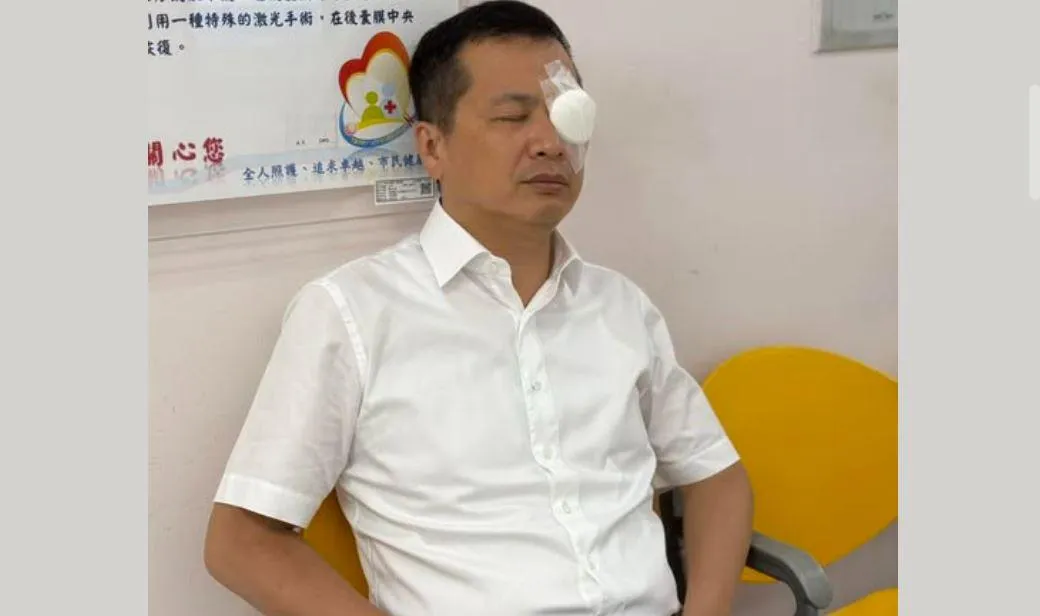 羅智強在第一波罷免結束後才去動手術治療眼睛。（圖／羅智強臉書）