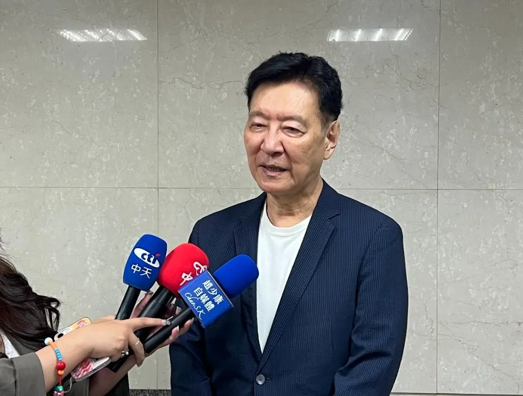 趙少康批評黑熊學院大賺國難財。(圖/趙少康辦公室提供)