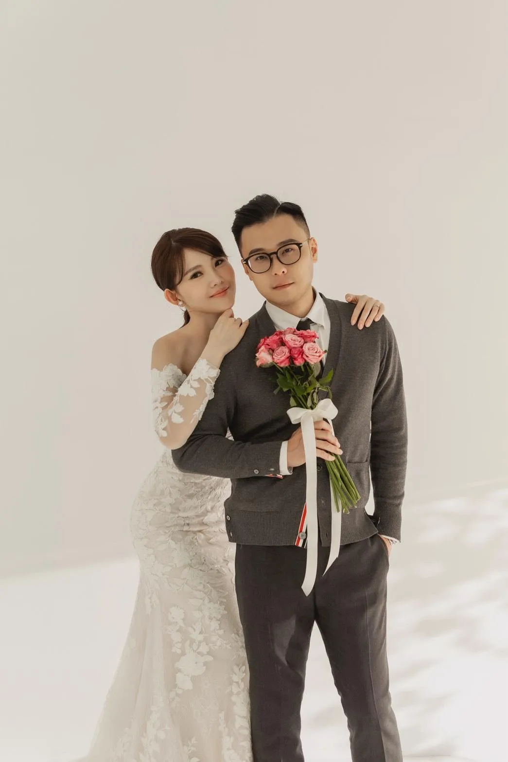 中天主播林佩潔(左)情定交往6年男友,將在12月13日登記並舉辦婚禮。(圖/中天新聞提供)