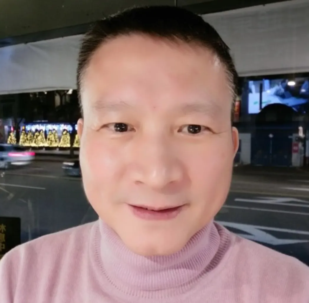 秦楊驚曝右眼突然失明。(圖/翻攝秦楊 臉書)