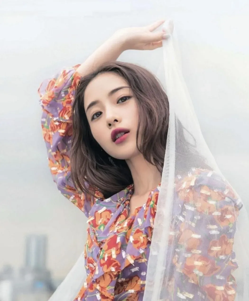 石原聰美在日本被封為「透明系美女」。（圖／翻攝IG 石原聰美)