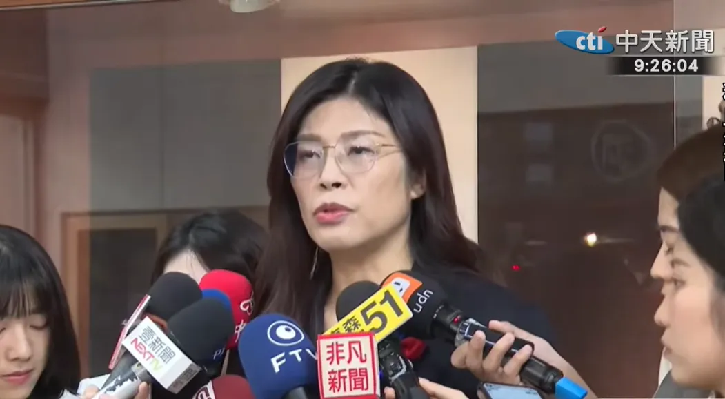 鄭麗文20日接受「千秋萬事」專訪。(圖/中天新聞)