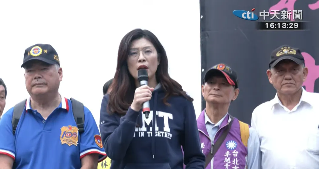 鄭麗文出席秋鬥遊行。（圖／中天新聞）