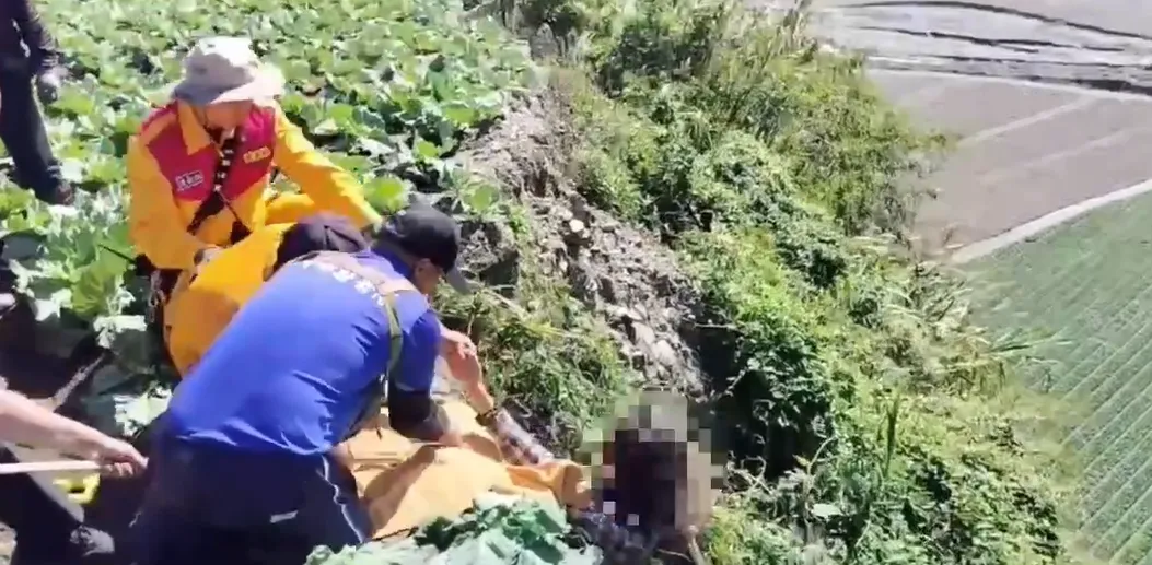 陳姓不慎失足墜落卡山壁。（圖／三星分局提供）