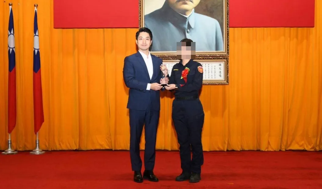 女警官陳芊雯生產血崩不幸死亡。(圖/翻攝畫面)