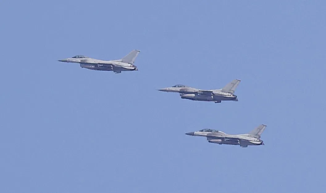 3月6日，南韓空軍KF-16戰機在抱川舉行的美韓聯合軍事演習中飛行。（圖／美聯社）