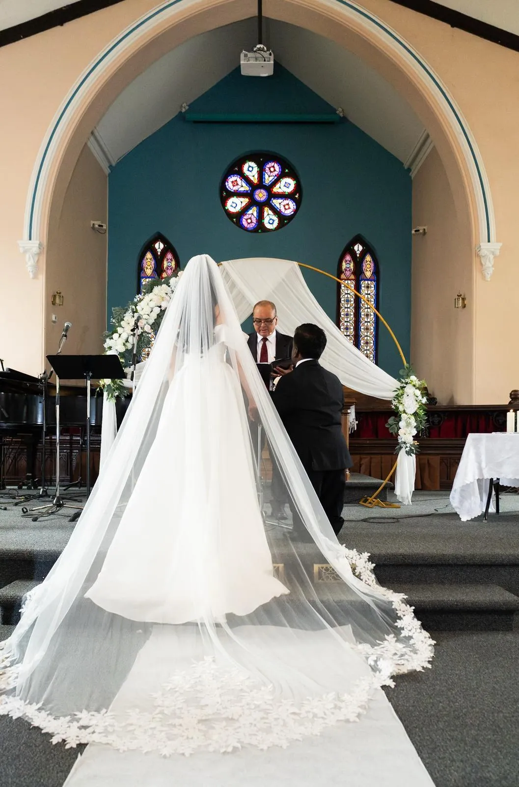 安妮塔與提姆結婚，婚禮照片已公開在社群平台。（圖／翻攝自Anita Wing Lee （Anita Wing Lee）臉書）