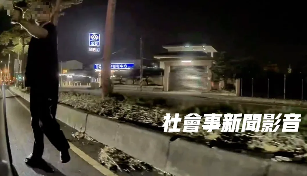 彰化一家三口開車遭不明男子持槍恐嚇。（圖／社會事新聞影音）