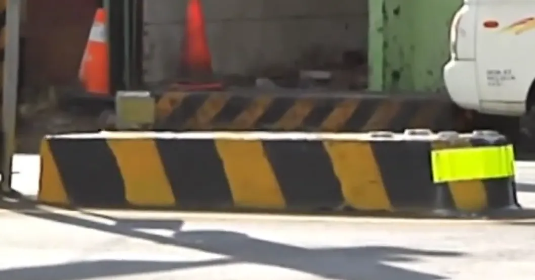 彰化市彰南路上1處行人庇護島近半年累計發生10起車禍，有民眾無奈打趣稱是「馬路三寶檢測器發威」。（示意圖／非當事路段／中天新聞）