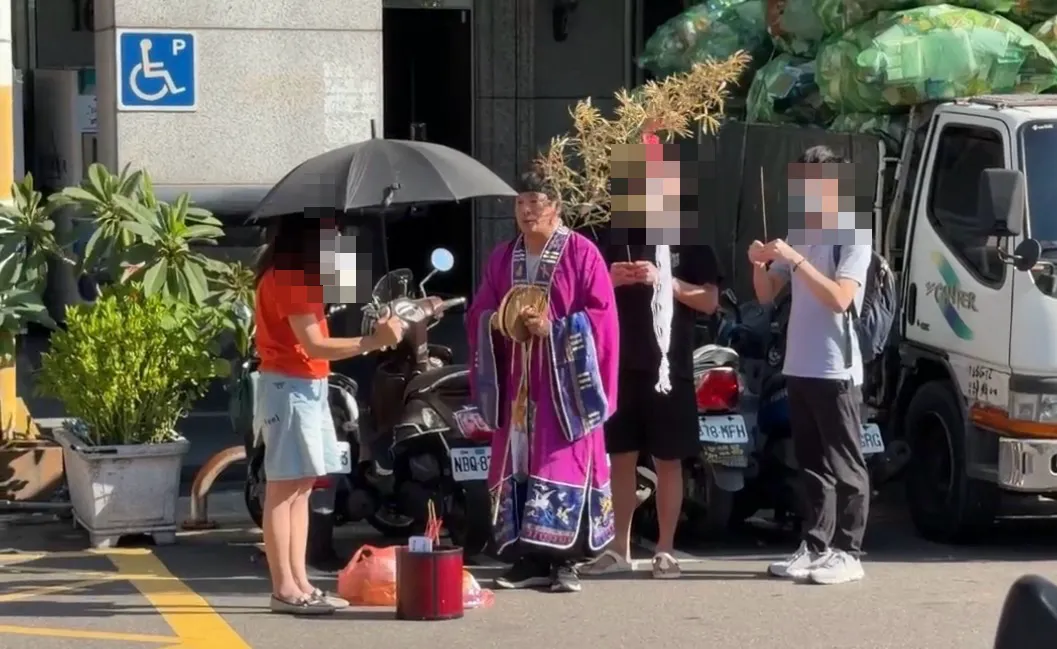 死者家屬下午重回現場招魂。（圖／翻攝畫面）