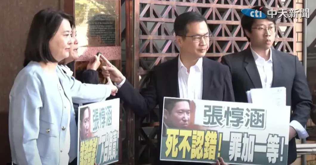 國民黨團14日赴北院對張惇涵提告。（圖／中天新聞）