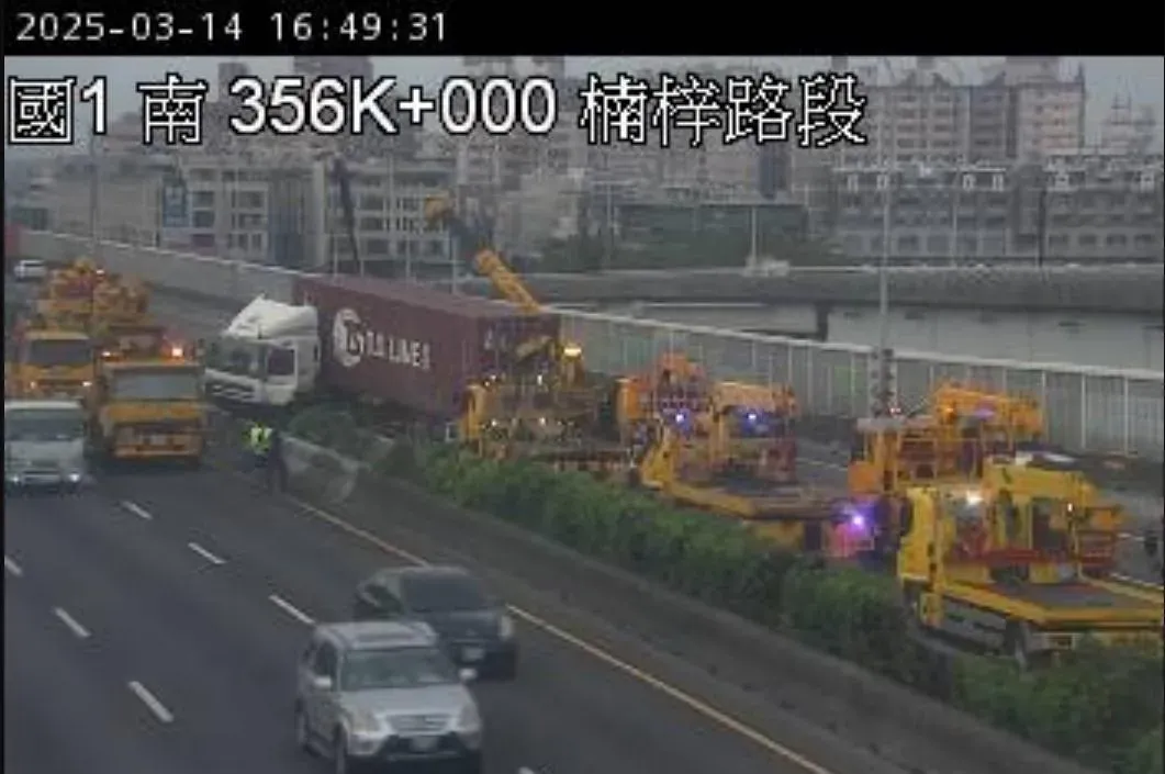 事故導致南下車道一度回堵17公里，北上車道也一度回堵約9k。（圖／國道1968）