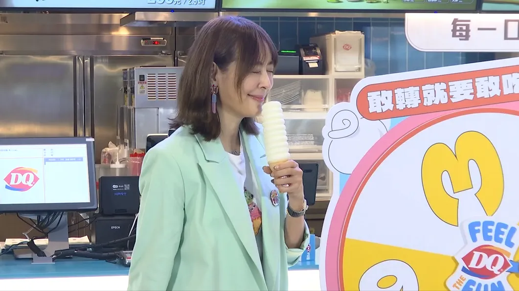 賈永婕幽默自稱是「冰淇淋怪物」,吃冰不會頭痛。(圖/中天新聞)