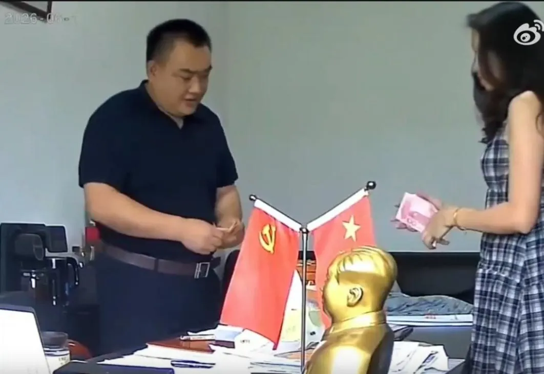 張姓董座收禮金影片為6月2日至16日端午節期間。(圖/翻攝微博)