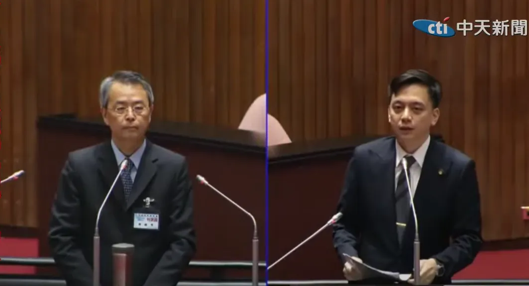 大法官被提名人詹鎮榮（左）接受立委牛煦庭詢問。（圖／中天新聞）