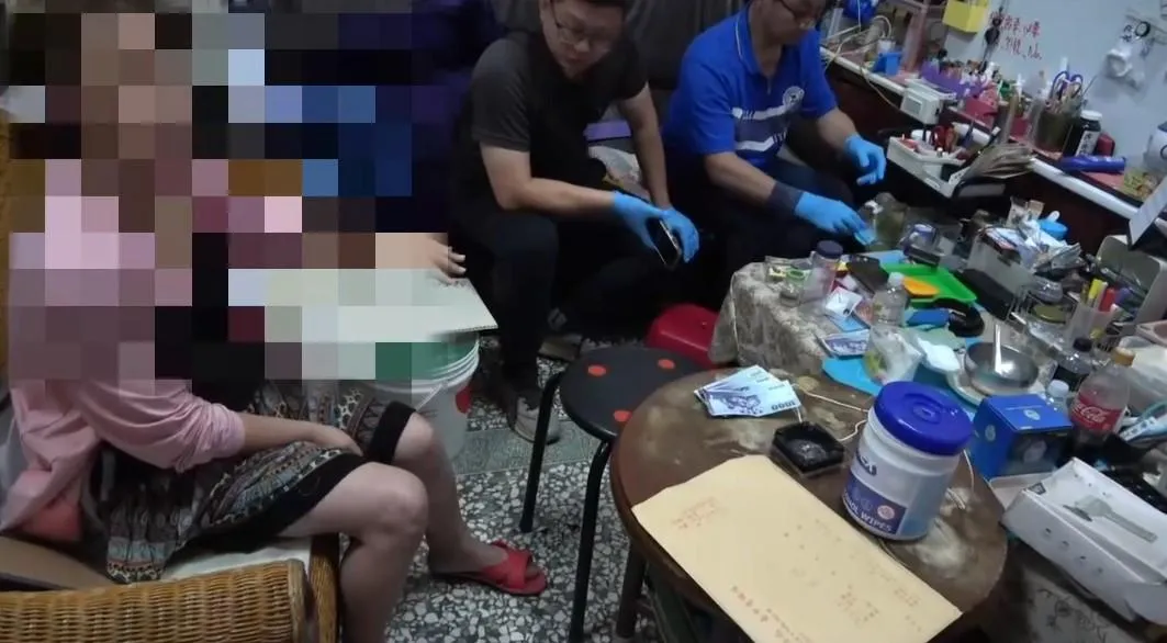 警方持搜索票至龔女住處及工作室搜索。(圖/警方提供)