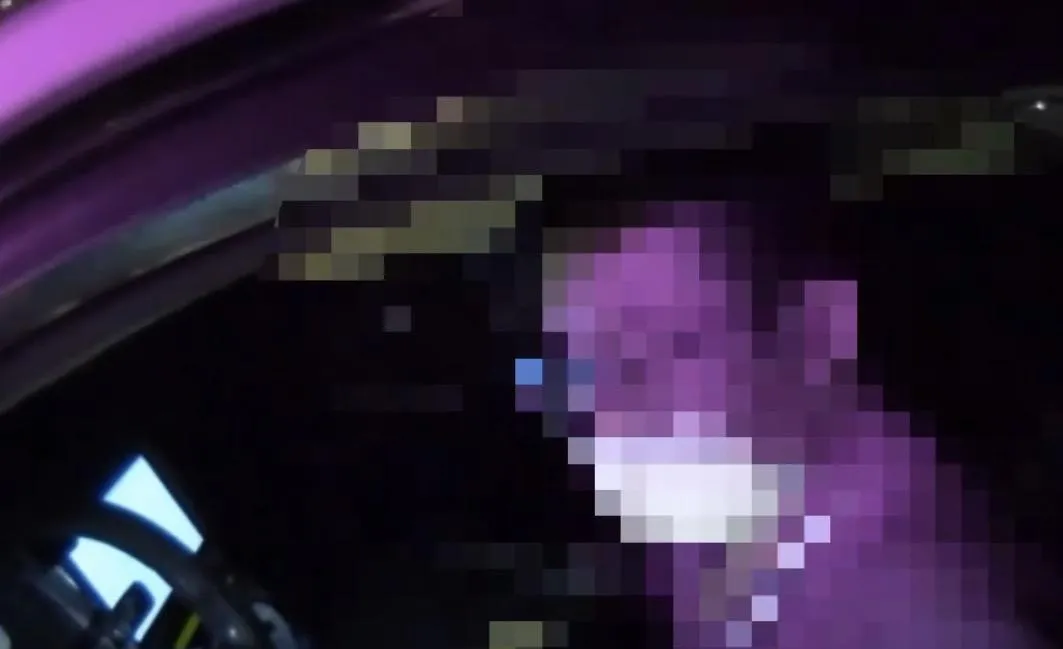 男子在計程車上吸毒遭警方查獲。（圖／翻攝畫面）