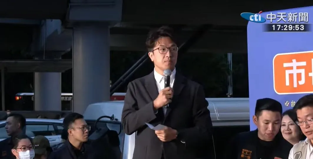 遭藍營質疑主張「毒品除罪化」,民進黨台北市長參選人沈伯洋6日傍晚在臉書發文強烈反擊「我不主張毒品除罪化」。(圖/中天新聞)