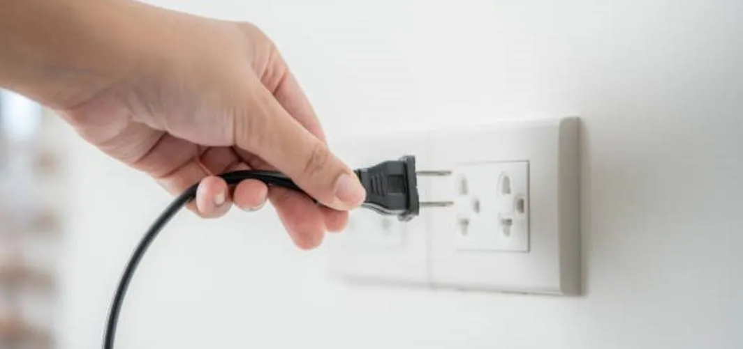 插座孔口吐綠沫?千萬要小心!(示意圖/pexels)