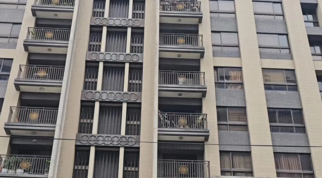 桃園男在社區遭垃圾壓縮機輾斃。（圖／翻攝畫面）