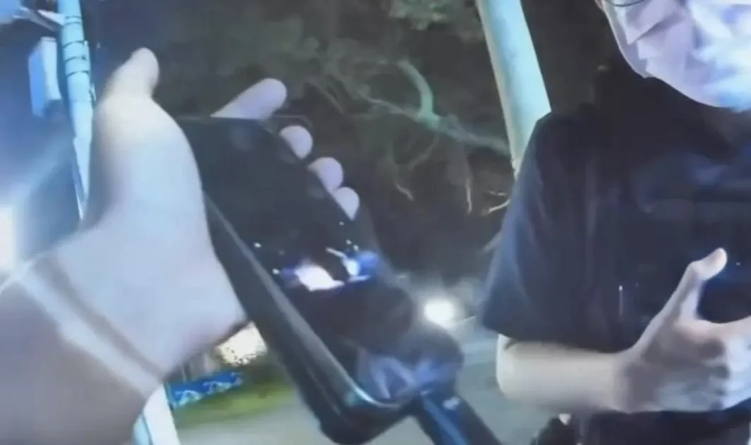 對方出示行車記錄器影片證實男子酒駕。（圖／翻攝畫面）
