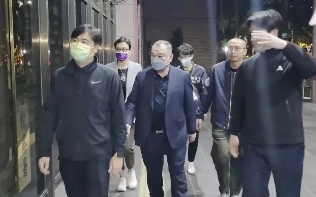 麗寶集團董座吳寶田遭帶往北檢列為被告。（圖／翻攝畫面）