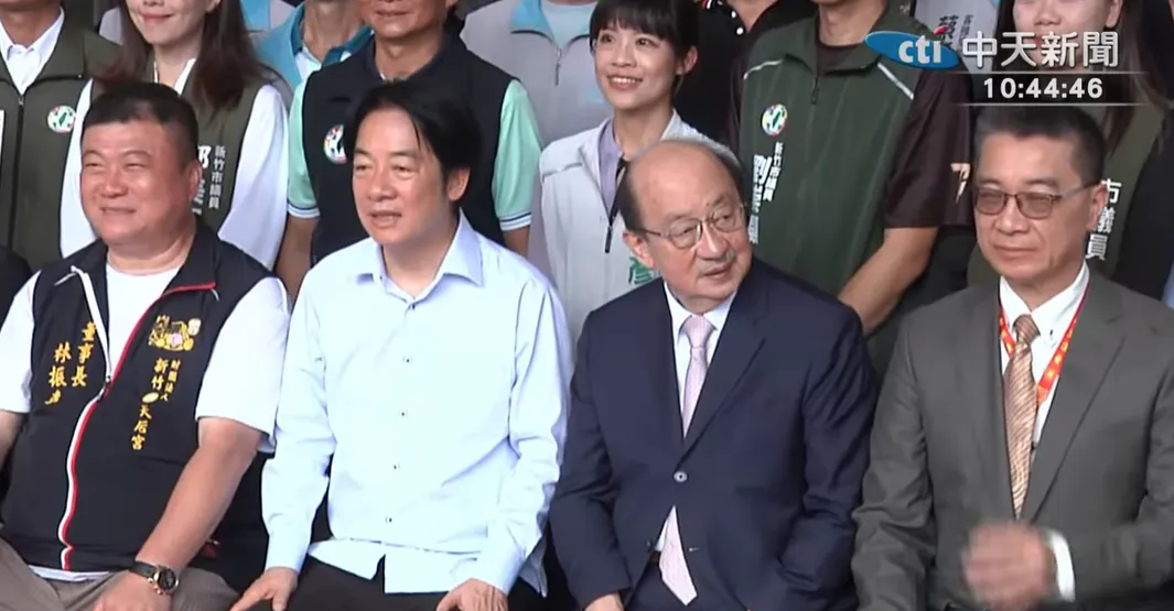 賴清德7日前往新竹市內天后宮參拜,並與黨公職座談。(圖/中天新聞)