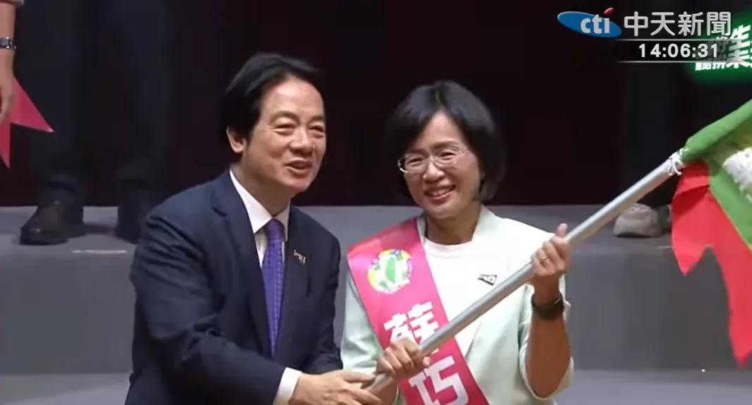 賴清德總統（左）替新北市長參選人蘇巧慧積極拉票。（圖／中天新聞）