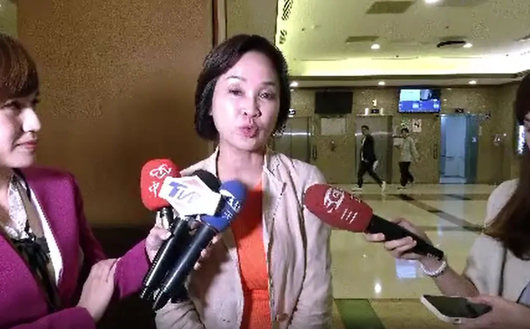 國民黨高雄市長參選人柯志恩12日表示，她支持立法院長韓國瑜體察民意的主張。（圖／中天新聞）