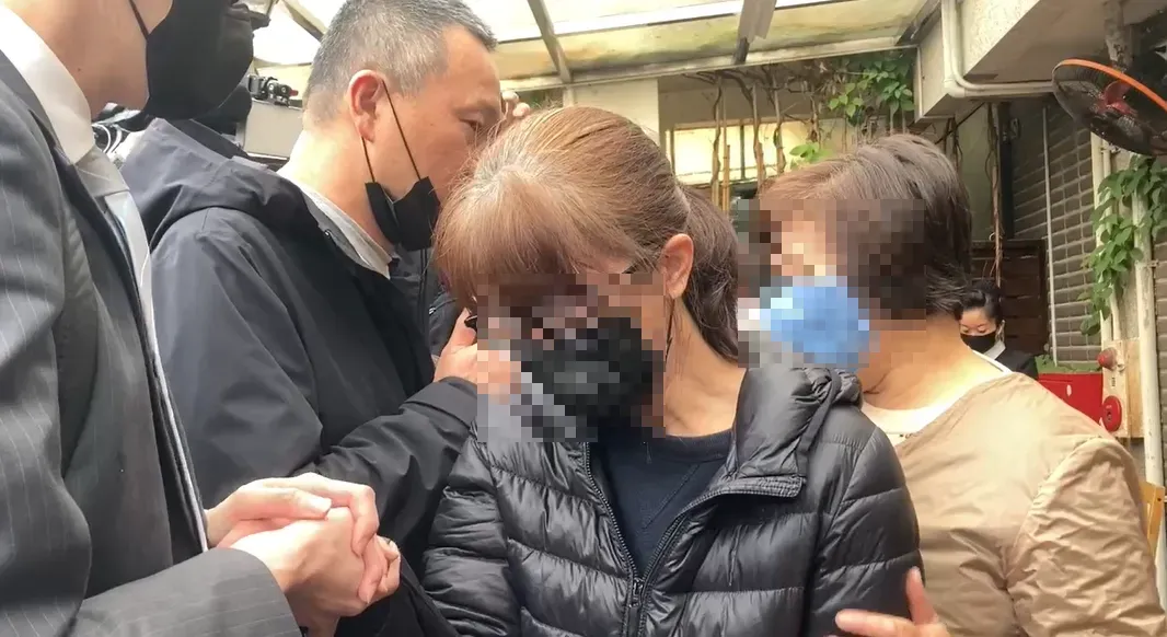 林女的母親與大姑面對噩耗崩潰痛哭。（圖／中天新聞）