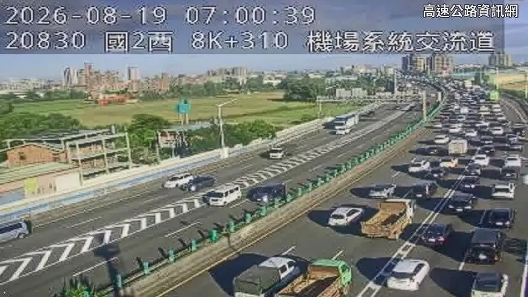 第一起車禍發生時已經開始釀成紫爆。(圖/國道1968)
