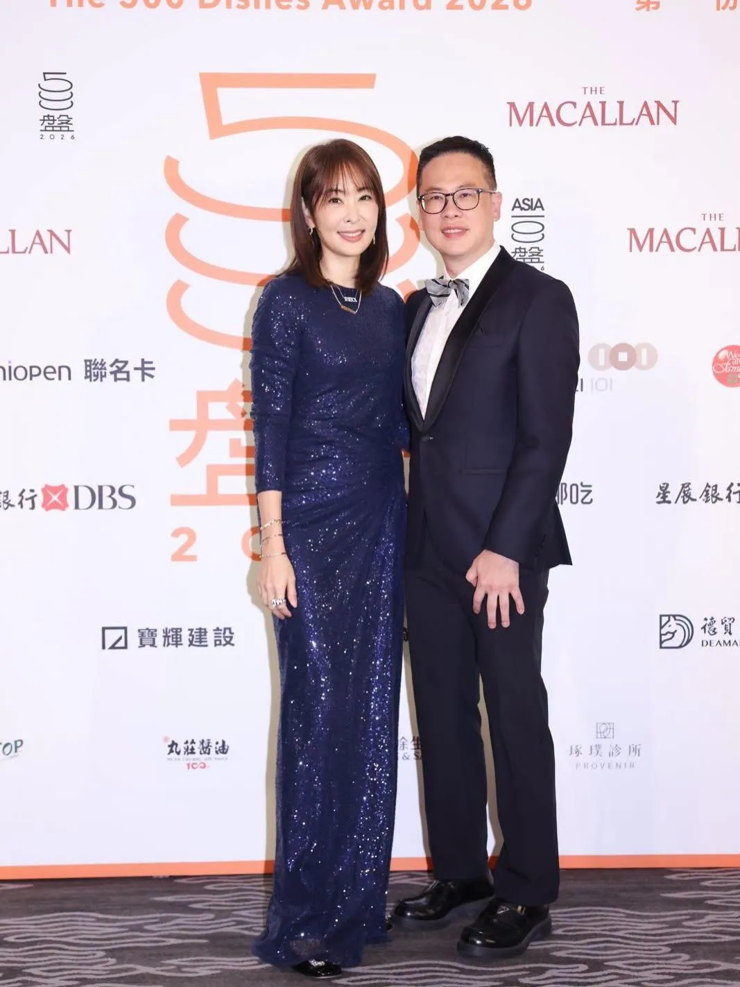 賈永婕將外套沒穿好原因幽默怪在老公身上。（圖／翻攝FB 賈永婕）