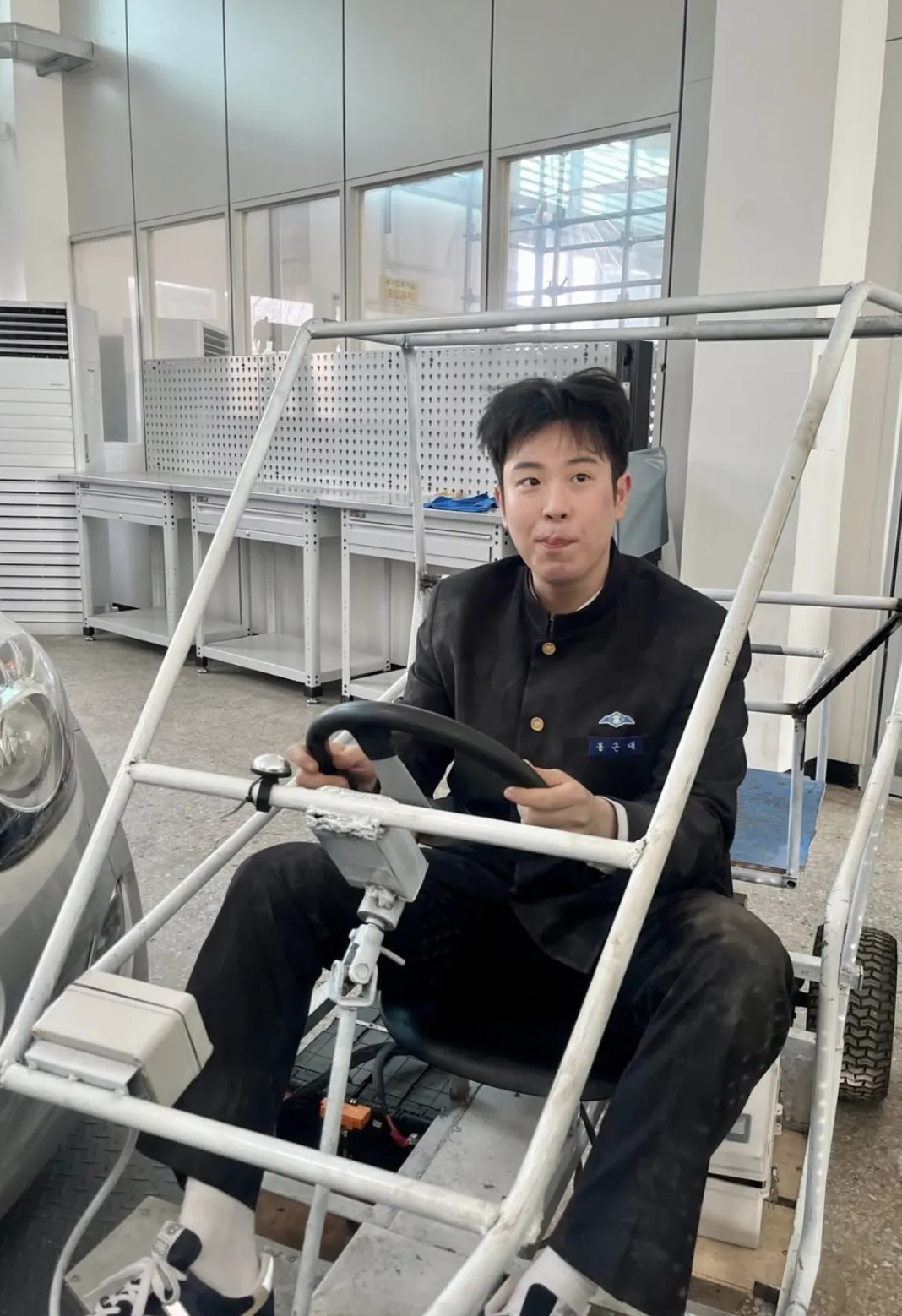 表志勳在《鐵拳教育》中飾演「奉靳代」演技吸睛。（圖／翻攝自表志勳IG）