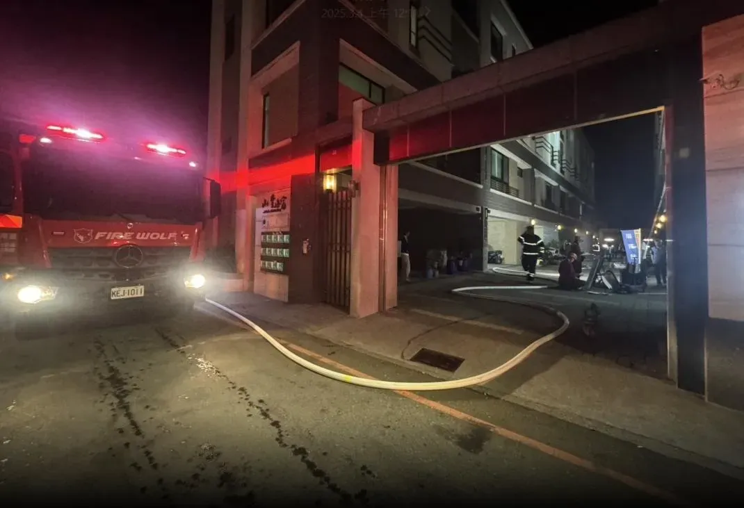 台南民宅凌晨火警。（圖／翻攝畫面）