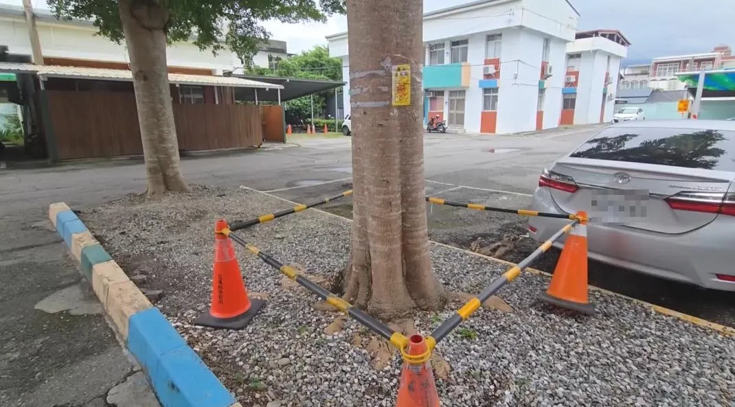 花蓮縣吉安分局長陳盈元找乩童在停車場作法抓鬼。（圖／翻攝畫面）