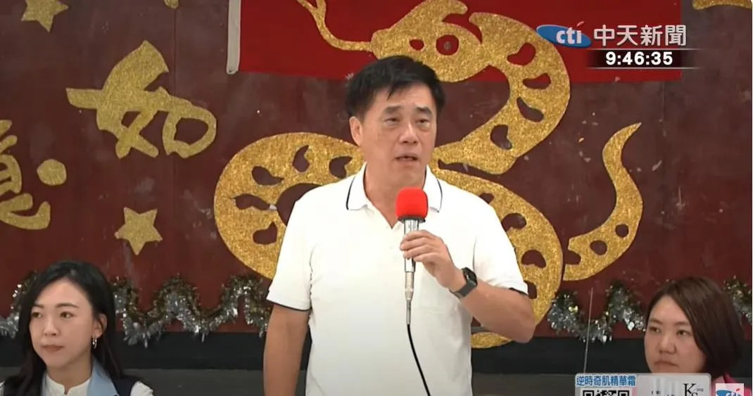 國民黨主席候選人之一郝龍斌前往高雄左營果貿社區進行座談會。（圖／中天新聞）