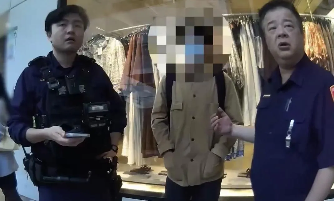 男子遭控搭捷運時偷拍遭警方帶回釐清。(圖/翻攝畫面)