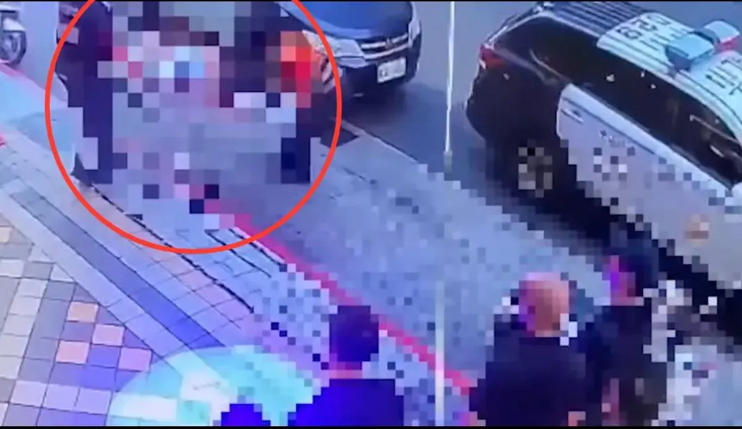 男子被砸傷頭部送醫急救。（圖／翻攝畫面）