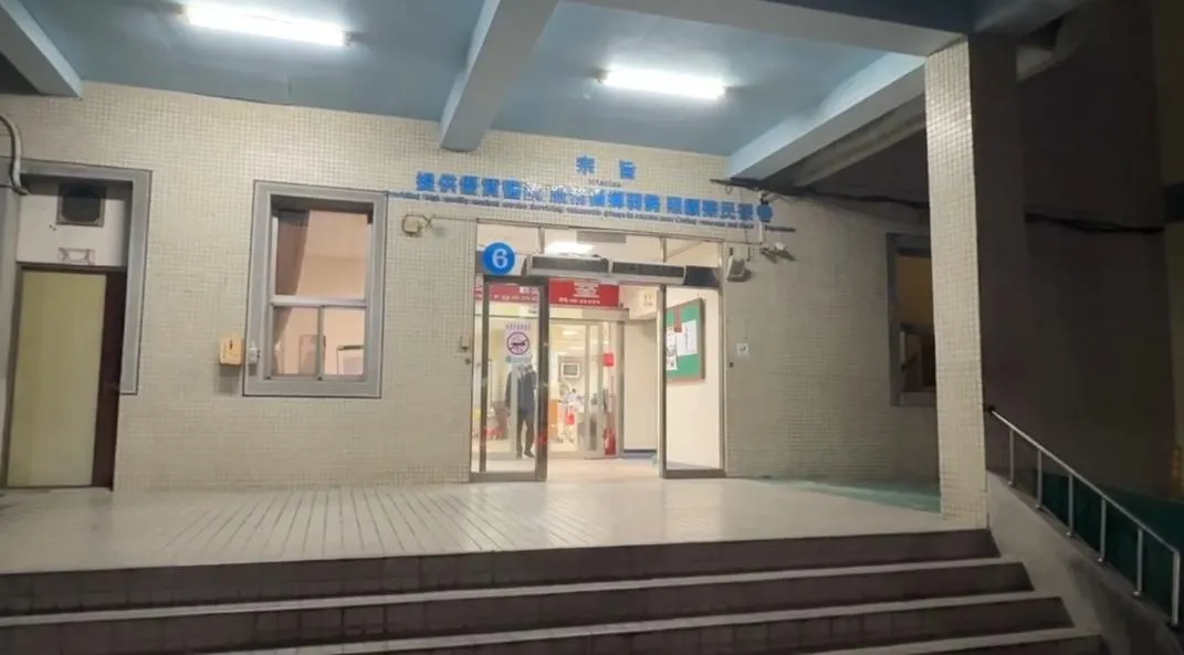 屏東三地門鄉賽嘉飛行場於14日下午2時許發生致命墜落事故，一名52歲戴姓男子操作滑翔傘時，從約10公尺高空墜落地面，經緊急送醫搶救後仍宣告不治。（圖／翻攝畫面）
