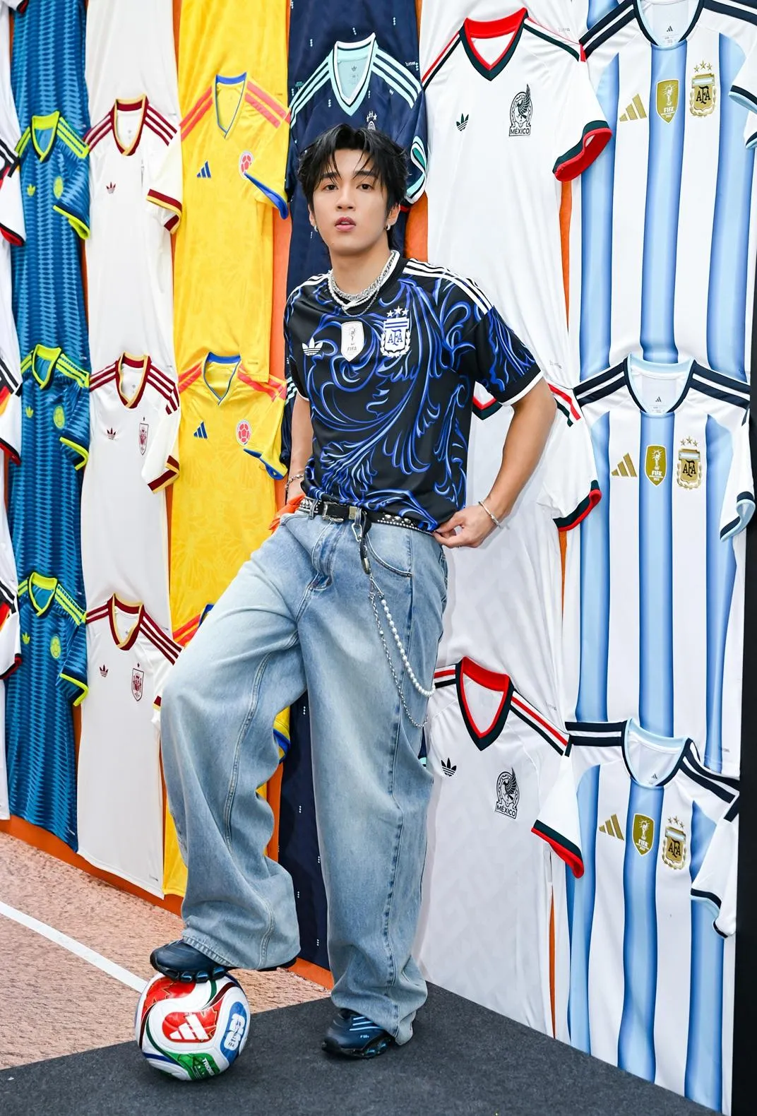 婁峻碩近期剛升格新手奶爸,自爆為了看世足離家出走。(圖/adidas 提供)
