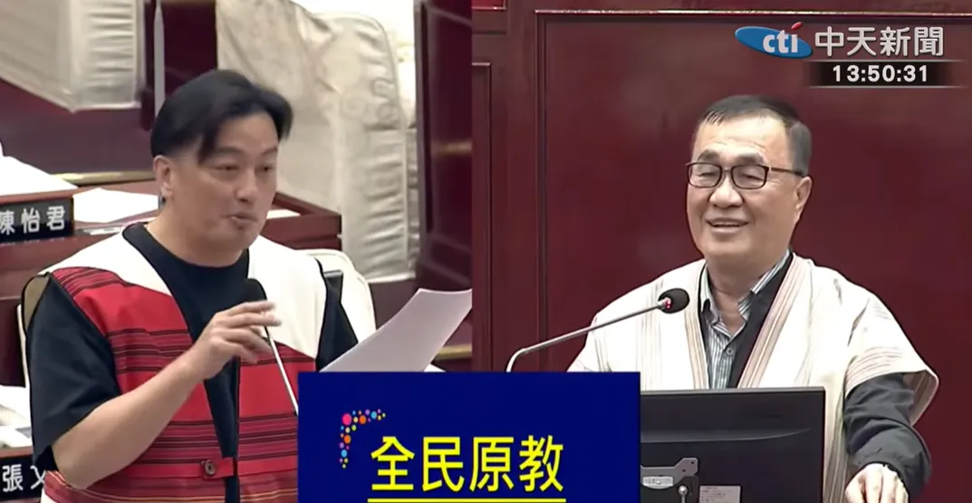 李四川穿上「戰袍」後接受質詢。（圖／中天新聞）