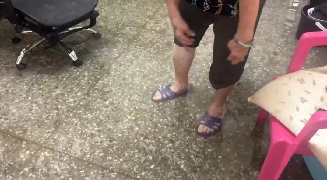 台東市豐榮路69巷因豪大雨侵襲，加上地勢低窪，再度發生淹水情況。（圖／翻攝畫面）