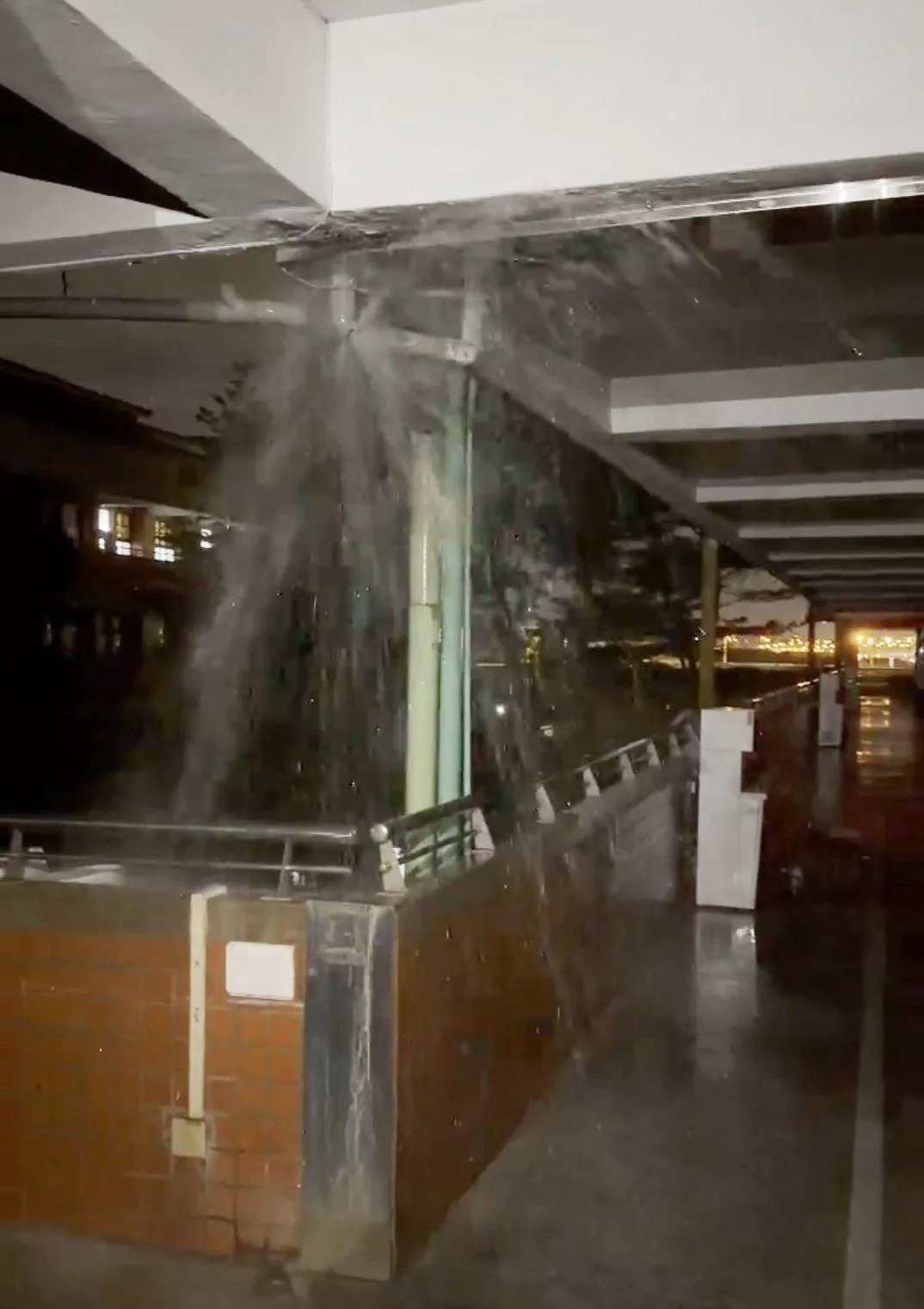 管線漏水現場。（圖／蘆洲分局提供）