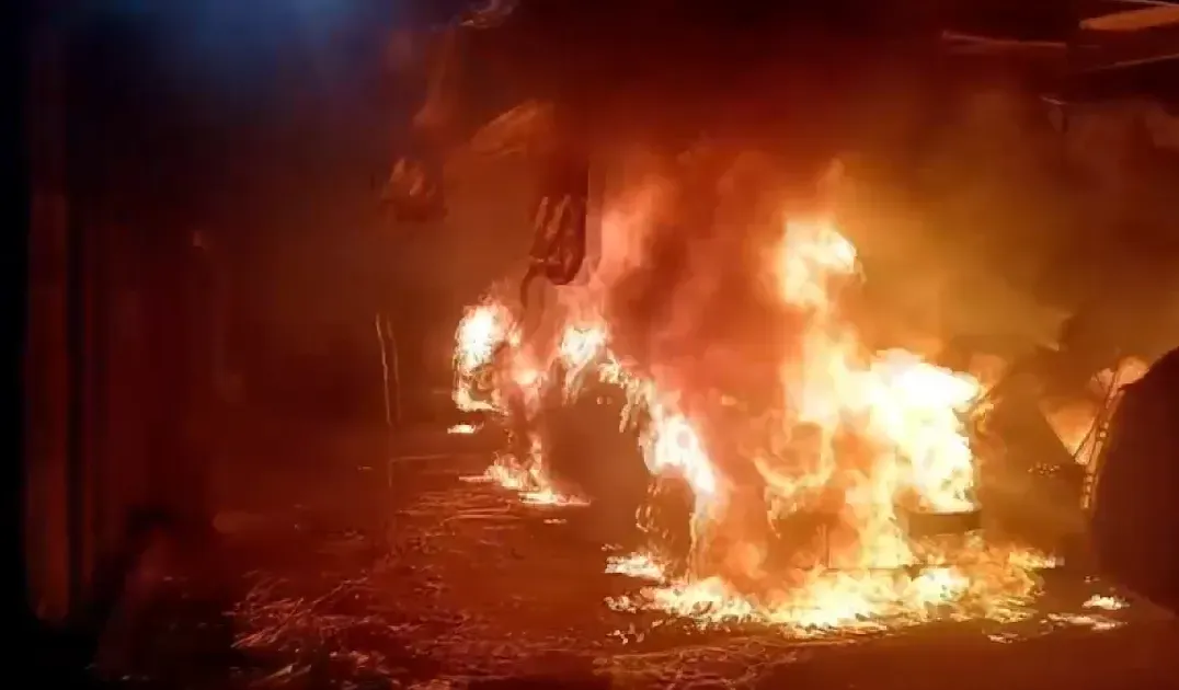 火燒車現場。（圖／翻攝畫面）
