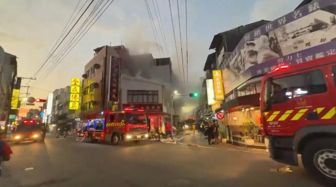嘉義市光華路阿宏師火雞肉飯發生火警。(圖/翻攝畫面)