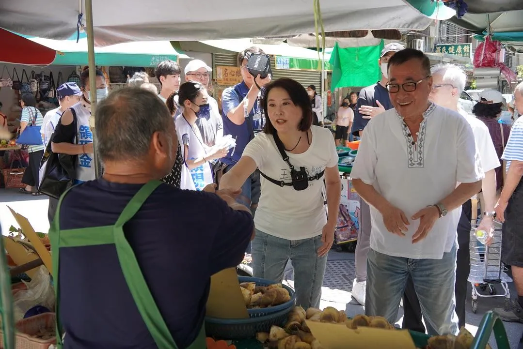 台北市選委會今天舉行罷免說明會，王鴻薇以推動多項政策回應，稱許多說法是造謠扣紅帽。（圖取自王鴻薇臉書）